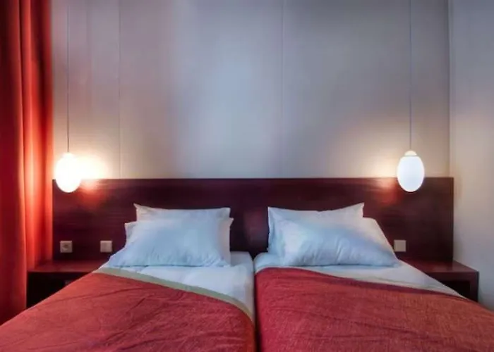 Greet Billancourt Paris Hotel 3*